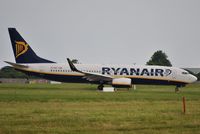EI-EBT @ EIDW - Ryanair waiting on E7 for take-off clearence - by Robert Kearney