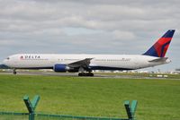 N835MH @ EIDW - Stretched Delta rolling on r/w 28 - by Robert Kearney