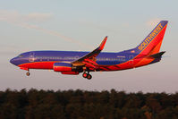 N935WN @ BWI - Southwest Airlines N935WN (FLT SWA77) from Pittsburgh Int'l (KPIT) on short-final to RWY 33L in nice evening light. - by Dean Heald