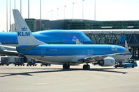 PH-BGB @ EHAM - KLM Royal Dutch Airlines - by Chris Hall