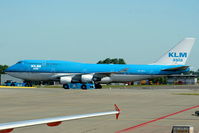 PH-BFC @ EHAM - KLM Royal Dutch Airlines - by Chris Hall