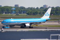 PH-AOL @ EHAM - KLM Royal Dutch Airlines - by Chris Hall