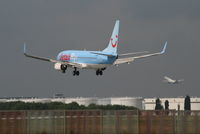 OO-VAC @ EBBR - Flight JAF4158 is landing on RWY 25L  while an A330 is taking off from RWY 25R - by Daniel Vanderauwera