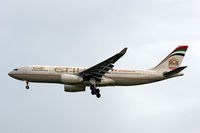 A6-EYP @ FRA - Etihad Airways Airbus A330-243 to approach on RWY25L inFRA/EDDF - by Janos Palvoelgyi