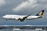 9V-SPP @ EDDF - Star Alliance (Singapore Airlines) Boeing B747-412 to approach on RWY25L in FRA/EDDF - by Janos Palvoelgyi