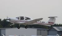 N629DS @ KOSH - DA 40