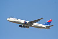 N129DL @ KLAX - Delta Airlines Boeing 767-332, N129DL departing 25R KLAX. - by Mark Kalfas