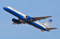 N505UA @ KLAX - United Airlines Boeing 757-222, N505UA departing 25R KLAX. - by Mark Kalfas