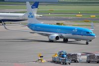 PH-BGC @ EHAM - KLM turning onto stand - by Robert Kearney