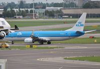 PH-BXE @ EHAM - KLM taxiing for take-off - by Robert Kearney