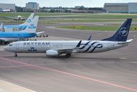 PH-BXO @ EHAM - KLM SkyTeam rolling onto stand - by Robert Kearney