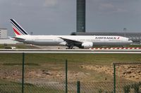 F-GSQJ @ LFPG - whis new Air France color - by juju777