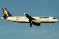 D-AIZC @ VIE - Lufthansa - by Joker767