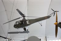 KL110 - on display at Hendon RAF Muséum - by juju777