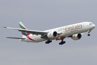 A6-ECH @ LOWW - Emirates 777-300