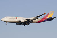 HL7415 @ LOWW - Asiana 747-400