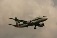 EI-DTB @ EGLL - Taken at Heathrow Airport, June 2010 - by Steve Staunton