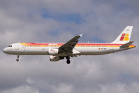 EC-IXD @ EGLL - Iberia A321