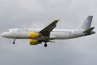 EC-KDT @ EGLL - Vueling A320 - by Andy Graf-VAP