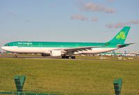 EI-ELA @ EIDW - Aer Lingus lining up - by Robert Kearney