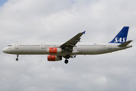 OY-KBH @ EGLL - Scandinavian Airlines A321