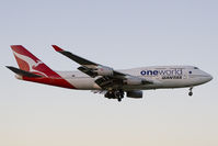 VH-OJU @ EGLL - Qantas 747-400