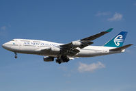 ZK-NBU @ EGLL - Air New Zealand 747-400