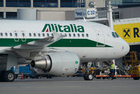EI-DTL @ LOWW - Alitalia Airbus 320 - by Dietmar Schreiber - VAP