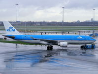 PH-AOH @ EHAM - KLM Royal Dutch Airlines - by Chris Hall