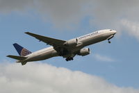 N78004 @ EBBR - Flight CO061 is taking off from RWY 07R - by Daniel Vanderauwera