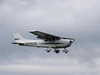 N2663B @ SZP - 1998 Cessna 172R, Lycoming IO-360-L2A 160 Hp, on final Rwy 04 - by Doug Robertson