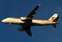EC-IZH @ EGLL - Airbus A320-214 [2225] Iberia Home~G 08/01/2011 - by Ray Barber