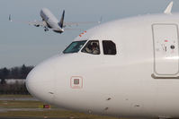 G-EZTE @ LOWS - Easyjet A320 - by Andy Graf-VAP
