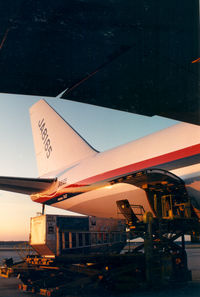 JA8165 @ EDDF - JAL Cargo , loading cargo for Jaoan , Nov '89 - by Henk Geerlings