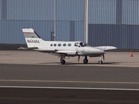 N444FA @ KSMO - N444FA taxiing - by Torsten Hoff