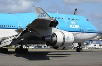 PH-BFA @ TNCM - Main gear of KLM PH-BFA - by Daniel Jef