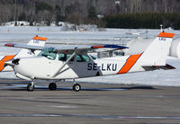 SE-LKU @ ESOW - Scandinavian Aviation Academy Cessna 172RG
