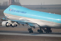 HL7499 @ LOWW - KAL [KE] Korean Air - by Delta Kilo