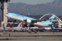 HL7598 @ LAX - Korean Air HL7598 (FLT KAL2) departing RWY 25R en route to Narita Int'l (RJAA). - by Dean Heald