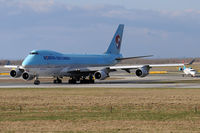 HL7605 @ VIE - Korean Air Cargo - by Chris Jilli