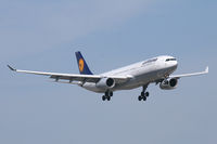 D-AIKM @ DFW - Lufthansa landing at DFW Airport - by Zane Adams
