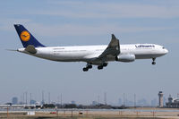 D-AIKM @ DFW - Lufthansa landing at DFW Airport - by Zane Adams