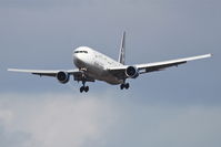 N653UA @ KORD - United Boeing 767-322, UAL973 arriving from EBBR, on final RWY 28 KORD. - by Mark Kalfas