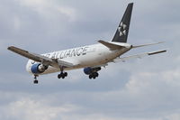 N653UA @ KORD - United Boeing 767-322, UAL973 arriving from EBBR, on final RWY 28 KORD. - by Mark Kalfas