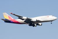 HL7415 @ LOWW - Asiana 747-400 - by Andy Graf-VAP