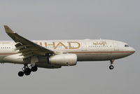 A6-EYG @ EIDW - Etihad - by Chris Hall