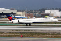 N913DN @ LAX - Delta Air Lines N913DN (FLT DAL2921) from Minneapolis/St Paul Intl (KMSP) landing RWY 7R, in the up-to-date scheme. - by Dean Heald