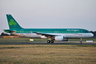 EI-DVG @ EIDW - Lining up r/w 10 - by Robert Kearney