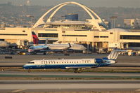 N795SK @ KLAX - SkyWest/United Express Bombardier CL-600-2C10 arriving to KLAX on TWY H. - by Mark Kalfas