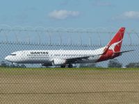 VH-VYB @ YMML - QANTAS Boeing 737 Victor Yankee Bravo lined up on runway 34 at Melbourne (Tullamarine) - by red750